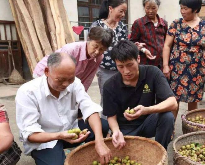從耶魯畢業,拒絕美國百萬年薪,回國拿1450工資的秦玥飛,怎樣了